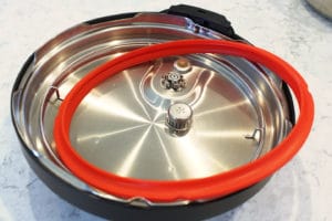 instant pot lid and red sealing ring