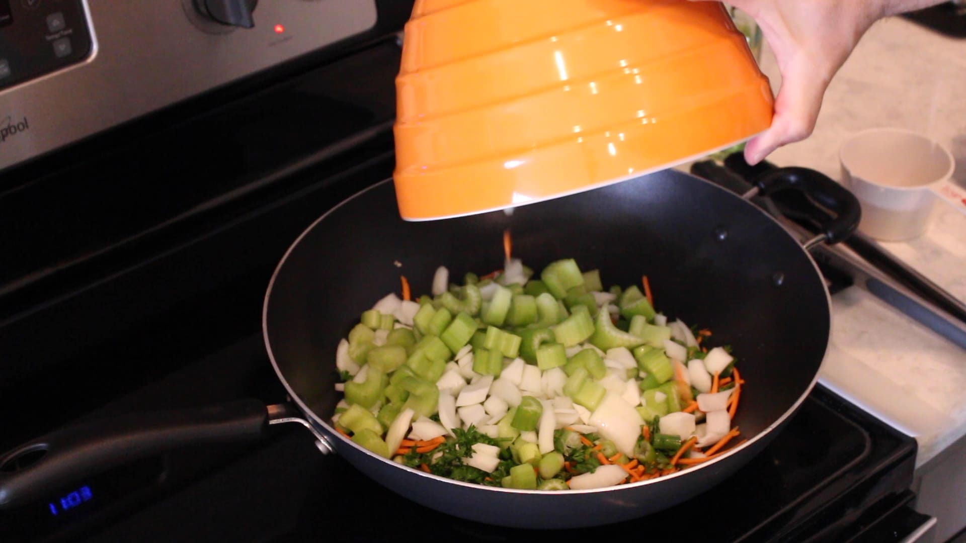 vegetables in a wok for pancit bihon