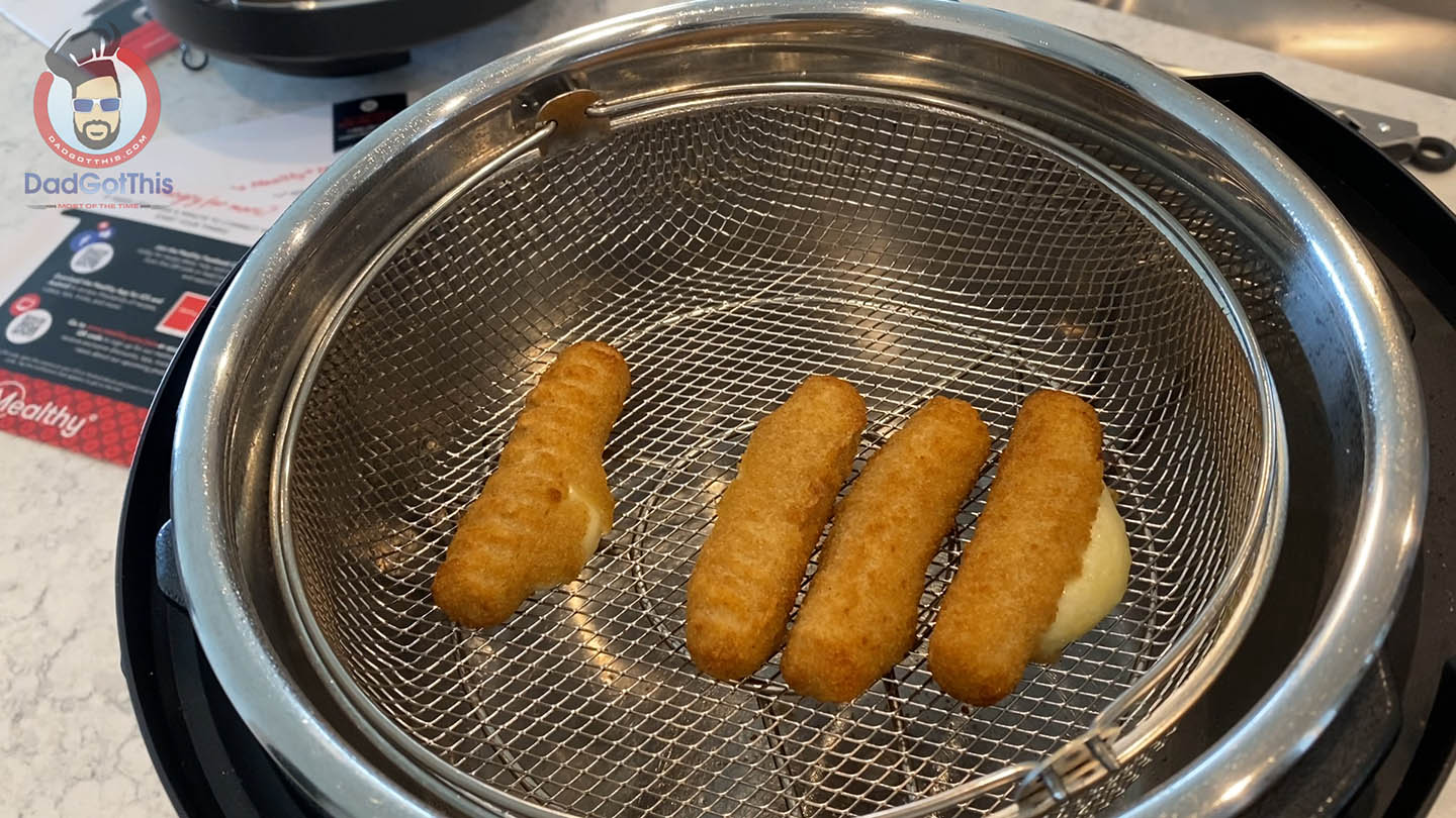 Mozzarella Sticks Cooked with the Mealthy Crisplid