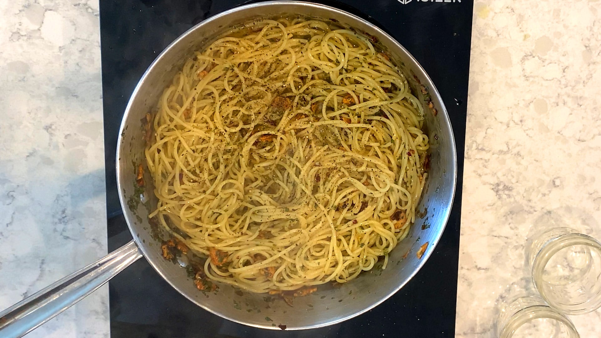 Garic & red pepper pasta in a pan